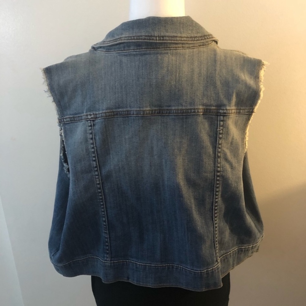 Light Washed Cropped Denim Vest - Picture 3 of 3
